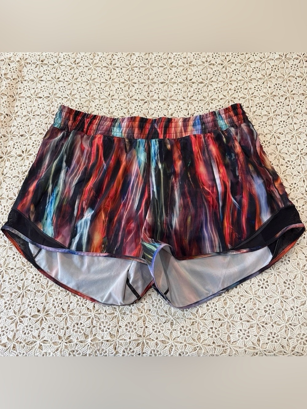 Lululemon HR Hotty Hot shorts - size 12 - 4” inseam - Chroma Fusion Multi/Black
